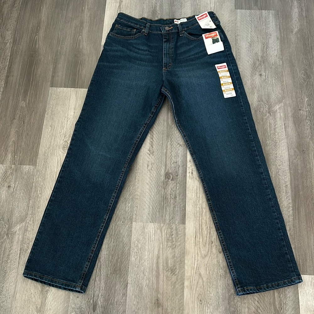Wrangler Relaxed Fit Blue Jeans Brand New 34 x 32